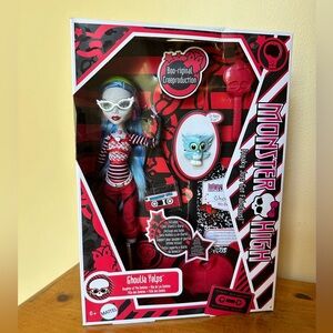 Monster High Ghoulia Yelps Boo-rignal Creeproduction.  NRFB